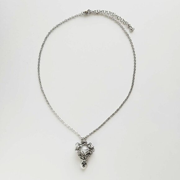 Whimsigoth clear quartz chainmaille silver necklace with a small silver chain - Picture 5 of 9